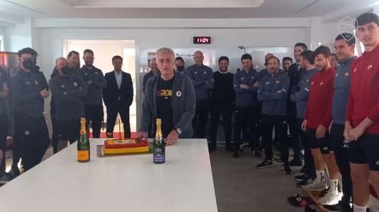 VIDEO: Cum l-au sărbătorit jucătorii Romei pe Jose Mourinho în vestiar! Antrenorul portughez a împlinit 59 de ani