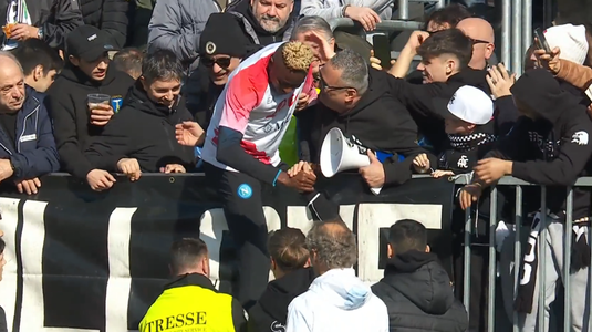 VIDEO | Osimhen s-a dus în mijlocul suporterilor, înainte de meciul lui Napoli. Fanii abia l-au lăsat să plece. Ce gest superb a făcut nigerianul