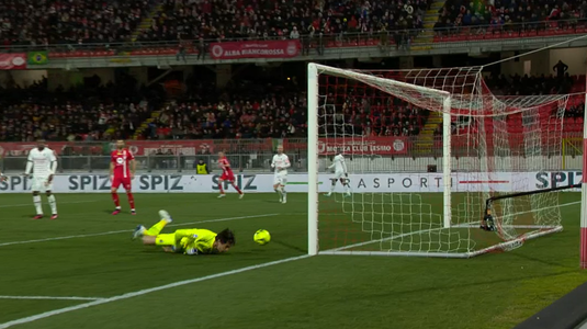 VIDEO | Tătăruşanu apără, Milan câştigă. Portarul român a fost la un pas de autogol, dar campioana Italiei a bifat al treilea succes fără gol primit