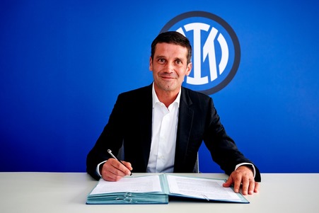 Cristi Chivu, prima reacţie după ce a semnat cu Inter: ”Sunt foarte onorat şi mândru”