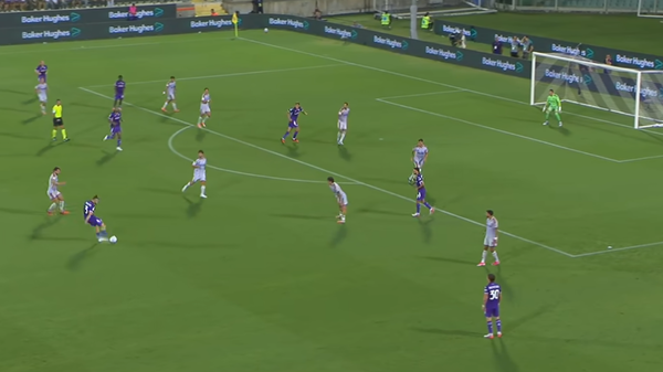 VIDEO | Radu Drăguşin, aproape de cel mai frumos gol din carieră, într-un meci cu rivala de moarte a Fiorentinei. Prestaţie solidă pentru ”Dragon”