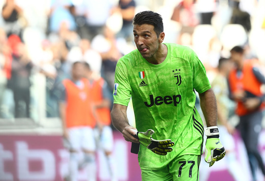 Gianluigi Buffon îşi prelungeşte contractul cu Juventus. În noiembrie, goalkeeper-ul italian va sărbători 25 de ani de activitate