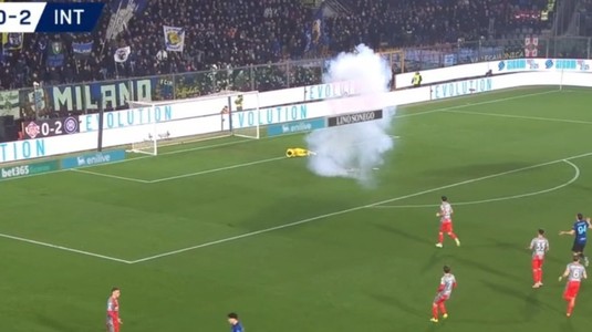 VIDEO | Probleme la Cremona! Arbitrul a întrerupt meciul dintre Cremonese şi Inter. Cristi Chivu s-a dus de urgenţă în faţa fanilor