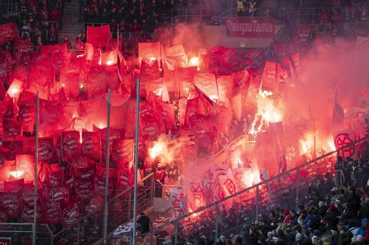 Patru cluburi din Germania au fost amendate de UEFA din cauza suporterilor