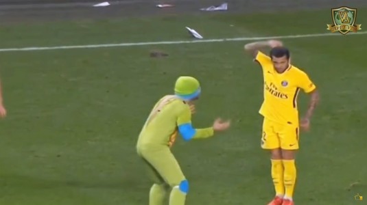 VIDEO | ”Ţestoasele Ninja” au intrat pe teren la meciul lui PSG. Dani Alves a intrat rapid în joc. Imagini fabuloase