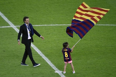 FOTO | Impresionant! Ultraşii PSG, gest superb pentru Luis Enrique: bannerul apărut în peluză, cu trimitere la fiica moartă a antrenorului