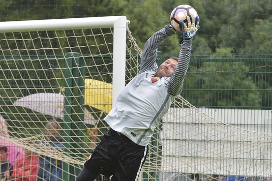 Naţionala, marele noroc al dinamoviştilor. Cum au făcut rost câinii de un super portar de la Fiorentina