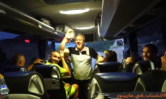 VIDEO GENIAL | Imagini spectaculoase cu Şumudică, Budescu şi Găman în autocarul lui Al-Shabab! Românii, sufletul petrecerii