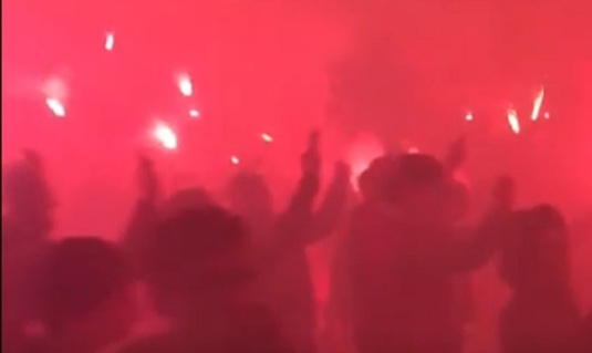 VIDEO | Doar în Turcia se putea aşa ceva! Atmosfera incredibilă în care au fost primiţi jucătorii lui Mircea Lucescu, înaintea partidei cu Suedia