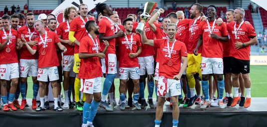 FOTO | Cum a trăit Nicolae Stanciu câştigarea primului trofeu alături de Slavia Praga. Imagini de la finalul Supercupei Cehiei şi a Slovaciei