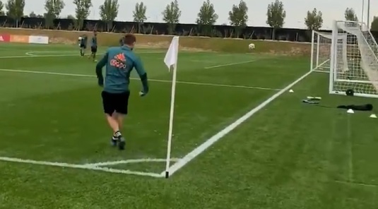 VIDEO | Răzvan Marin, gol fabulos cu o execuţie extraterestră la antrenamentele lui Ajax: "Imposibil!" Colegii l-au aplaudat şi l-au luat în braţe