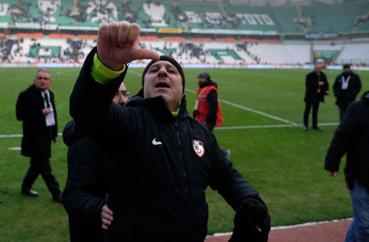 NEBUNIE în Turcia! Lucrurile au degenerat, antrenorul advers l-a atacat pe Şumudică după meci: "E ruşinos ce a făcut"