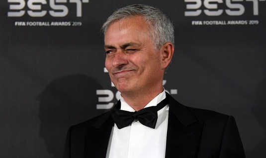 Mourinho a făcut spectacol şi la prezentarea oficială la Tottenham: ”Port pijamaua clubului şi dorm cu ea”