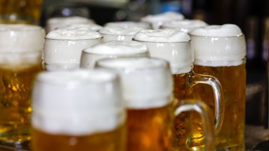 Să curgă berea în vară. Ce finală la EURO 2024 ar creşte serios încasările producătorilor de bere