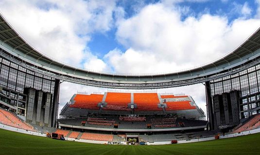 Stadionul din oraşul Ekaterinburg, cu tribunele sale improvizate, stârneşte comentarii