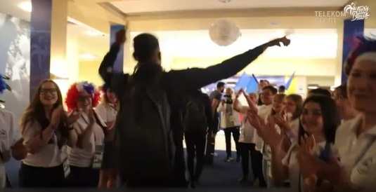 VIDEO | A fost nebunie în avionul Franţei după calificarea în sferturi. Cum au fost primiţi jucătorii la hotel