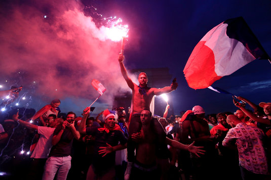 Avionul echipei Franţei, aşteptat pe aeroportul Roissy astăzi, la ora 16:55 | La ora 18:00 echipa merge pe Champs-Elysées!