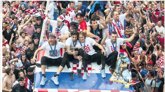 GALERIE FOTO | Presa croată le mulţumeşte ''eroilor'' săi, după finala cu Franţa de la Mondial