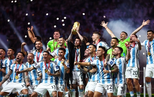VIDEO | Primul gest făcut de Messi, pe teren, imediat după ce a cucerit Cupa Mondială. Surprins, Balonul de Aur al turneului a izbucnit în lacrimi