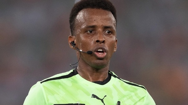 Izgonit din SUA, cel mai bun arbitru african în 2025 a primit o finală europeană majoră. Ce s-a întâmplat după ce a ratat Cupa Mondială 2026