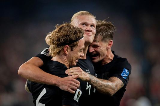 Norvegia s-a calificat şi ea în 16-imile Cupei Mondiale la capătul unui meci nebun cu Senegal. Haaland a marcat două din cele cinci goluri ale partidei