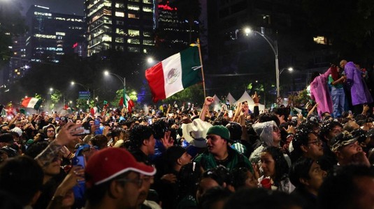 Forţele de ordine au intervenit de urgenţă pentru a îndepărta fanii mexicani din faţa hotelului unde e cazată naţionala Angliei