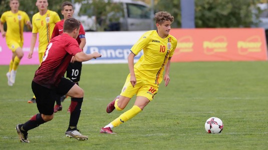 Cosmin Contra şi Lucian Sânmărtean le-au făcut galeriei juniorilor U16 în meciul cu Turcia