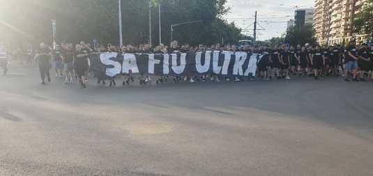 “Liber să fiu ultra”. Ultraşii au făcut front comun pentru echipa naţională şi au uitat de rivalitate, înainte de România - Liechtenstein. Corteo impresionant