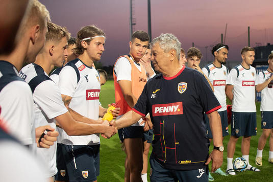 Mircea Lucescu, în vizită la tricolorii U21 înainte de meciurile decisive pentru calificare
