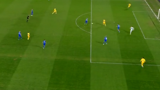 Neverosimil! La câteva secunde după ce a debutat în naţionala României, a gafat incredibil şi le-a făcut slovacilor un cadou