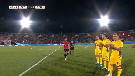 FOTO | După o oră de joc, tricolorii s-au aşezat la marginea terenului şi au aplaudat un adversar. Fotbalistul a părăsit terenul în lacrimi