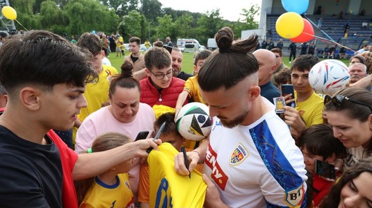 Sesiune de autografe şi antrenament deschis publicului în cantonamentul de la Mogoşoaia
