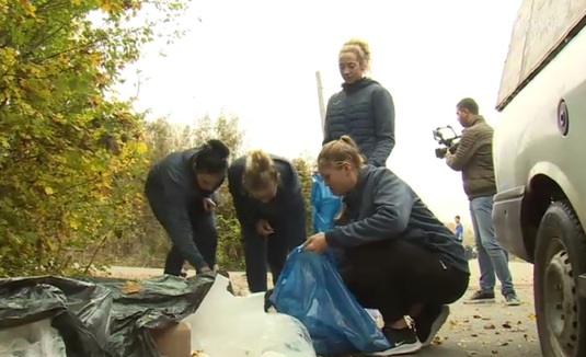 VIDEO | Panică în cantonamentul canotorilor de la Snagov. Un şarpe le-a ieşit în cale sportivilor, la o acţiune în Pădurea Snagov