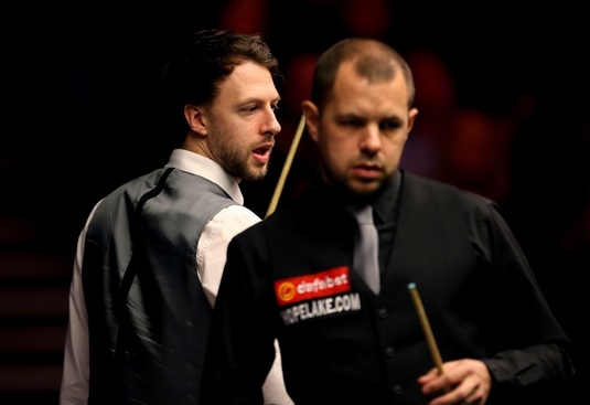 Judd Trump pierde surprinzător în faţa lui Barry Hawkins la Tour Championship şi ratează o întâlnire cu O'Sullivan în semifinale