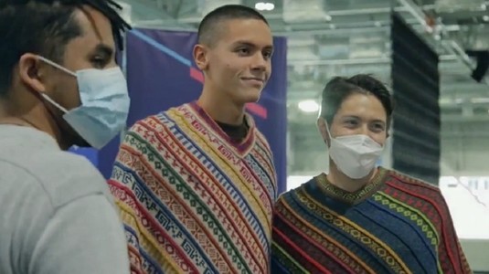 VIDEO | David Popovici, asaltat de fani la Lima. Oamenii au stat la coadă pentru a primi un autograf de la sportivul român