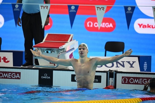 Record mondial doborât. Uluitorul Leon Marchand a mai reuşit o performanţă unică la 200 m mixt