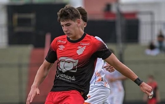 Variantă pentru România? Fotbalistul care joacă în Brazilia este fiul unei românce celebre: "Mă simt jumătate român. Joacă la Athletico Paranaense"