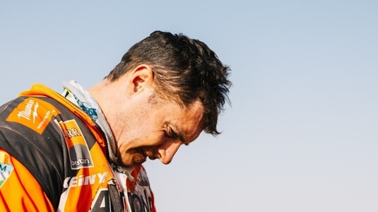 Drama lui Emanuel Gyenes după accidentul suferit la Dakar 2026: “20 de minute s-au şters din memoria mea. Strângeţi-mi pumnii să nu trebuiască să ajung la operaţie”