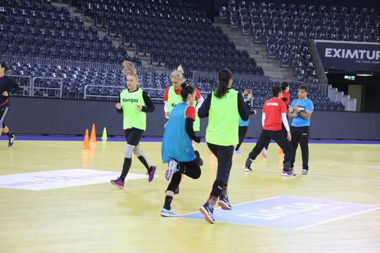 Peste 8.000 de bilete vândute la meciul România - Rusia, din preliminariile CE2018 de handbal feminin, de la Cluj-Napoca