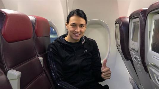 FOTO | Cristina Neagu, în cârje: "Primii paşi sunt întotdeauna cei mai grei". Mesaje de încurajare din partea colegelor de la CSM Bucureşti