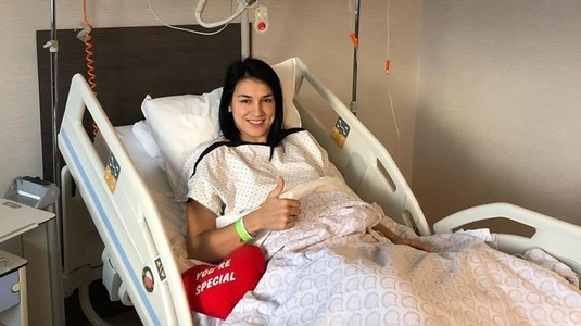 GALERIE FOTO | Cristina Neagu a trecut cu bine peste operaţie. Primele poze din sala de recuperare