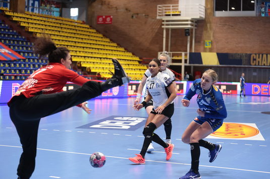 VIDEO | SCM Rm. Vâlcea - CSM Bucureşti 24-33, în manşa tur a optimilor Ligii Campionilor! Cristina Neagu a făcut spectacol