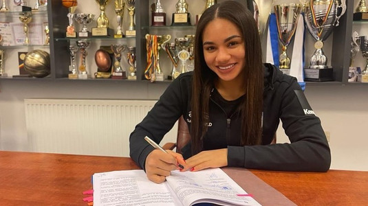 Elizabeth Omoregie şi-a prelungit contractul cu CSM Bucureşti