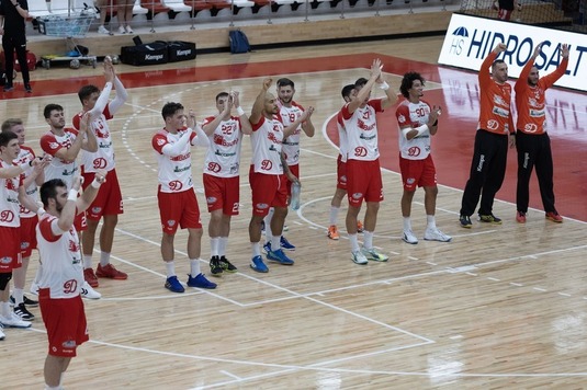 Handbal masculin | Dinamo, debut cu victorie în Liga Campionilor! David Popovici a fost prezent în tribune
