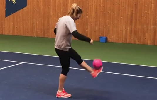 VIDEO | Simona Halep l-a făcut de râs pe Dembele! :) Câte ”duble” a ţinut pe picior