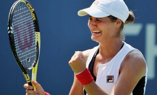 Victorie pentru Monica Niculescu împotriva Irinei Begu la Hobart. Buzărnescu s-a calificat la rândul său în "sferturile" turneului