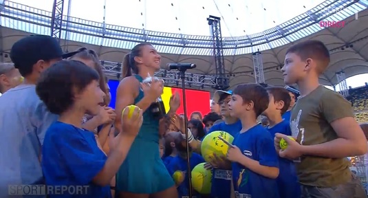 VIDEO | Halep şi-a prezentat trofeul pe Arena Naţională în faţa a peste 20.000 de oameni. Imagini superbe
