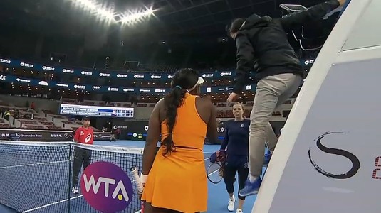 VIDEO | "C***a dracului!". Scandal uriaş la meciul dintre Sloane Stephens şi Anastasia Pavlyuchenkova