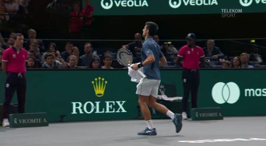 VIDEO | Gest senzaţional făcut de Djokovic pentru un fan care avea probleme medicale. A oprit meciul şi a mers la el