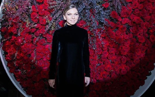 FOTO | Simona Halep s-a distrat într-un club din Bucureşti. Ce jucătoare din circuitul WTA au mai fost invitate